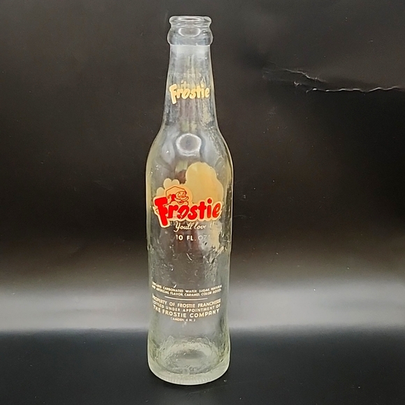 Vintage Frostie Soda Bottle 10 oz - Picture 3 of 9